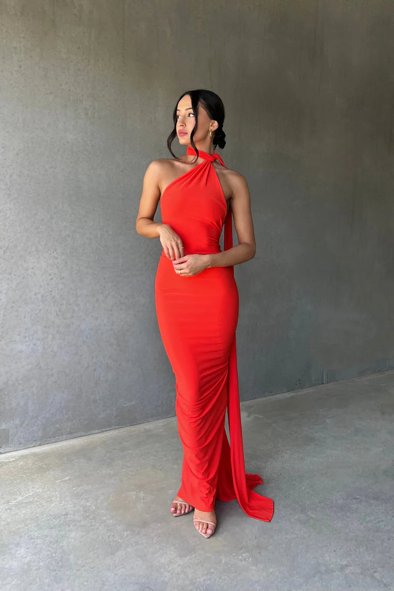 Well Tailored Garment with a Graceful Silhouette