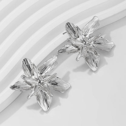 Effortlessly Elegant Garment with a Timeless Design