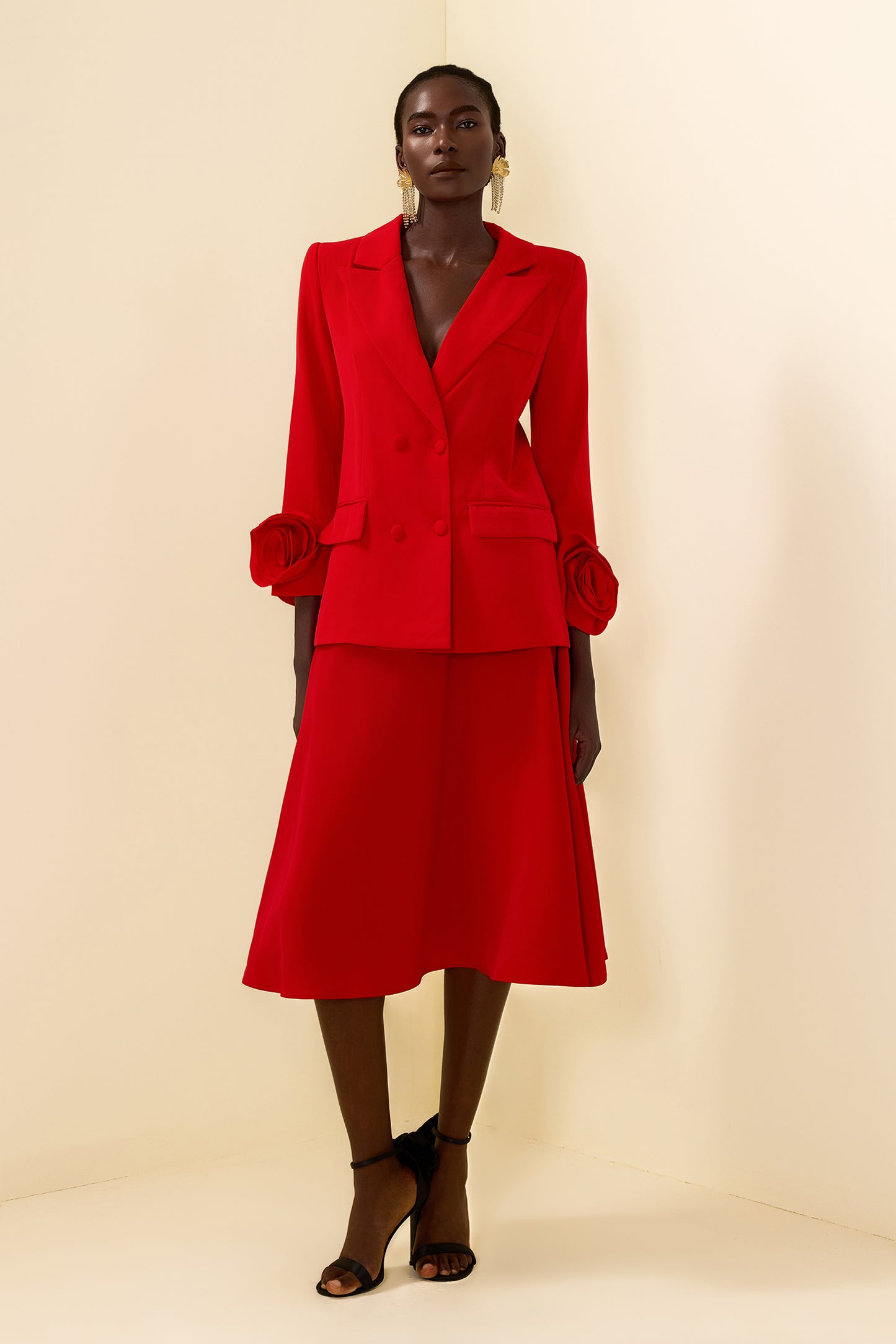 Effortlessly Elegant Garment with a Timeless Design
