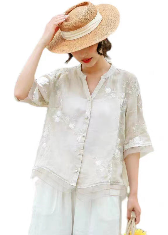 Effortlessly Elegant Blouse with a Timeless Design