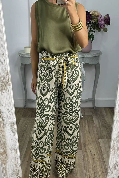 Classic Vintage Pants with a Flattering Fit