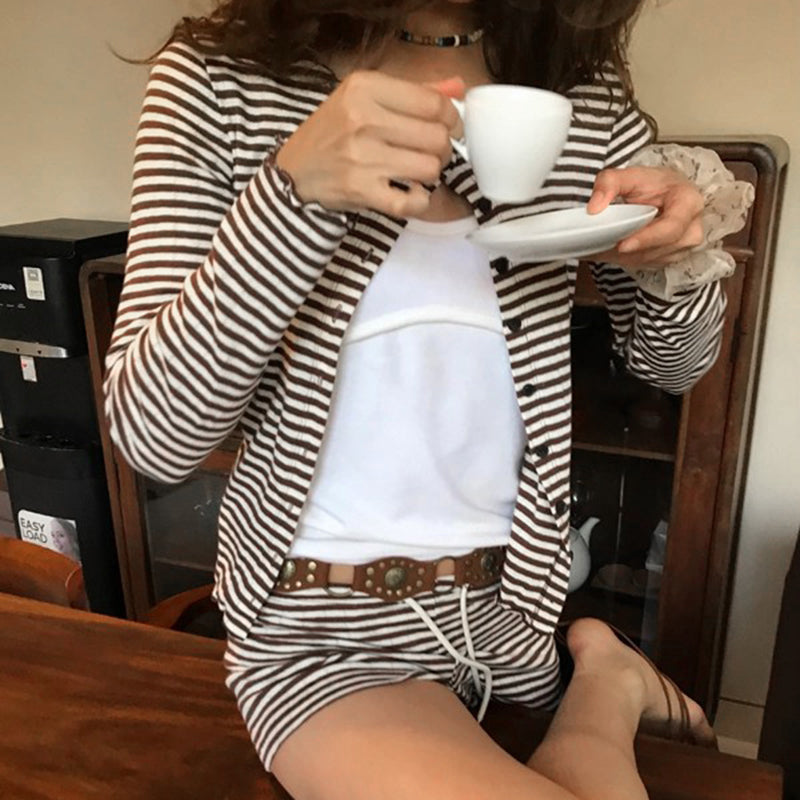 Classic Vintage Cardigan with a Flattering Fit