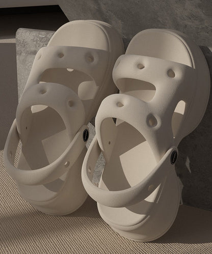 Effortlessly Elegant Sandals with a Timeless Design