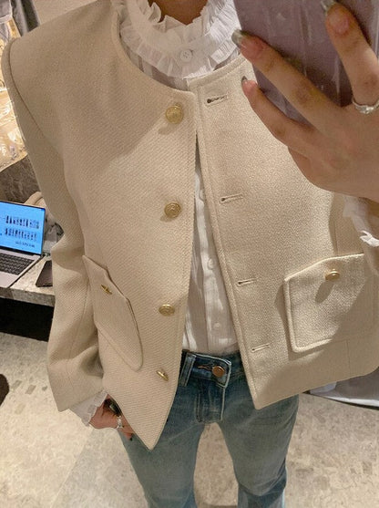 Effortlessly Elegant Jacket with a Timeless Design
