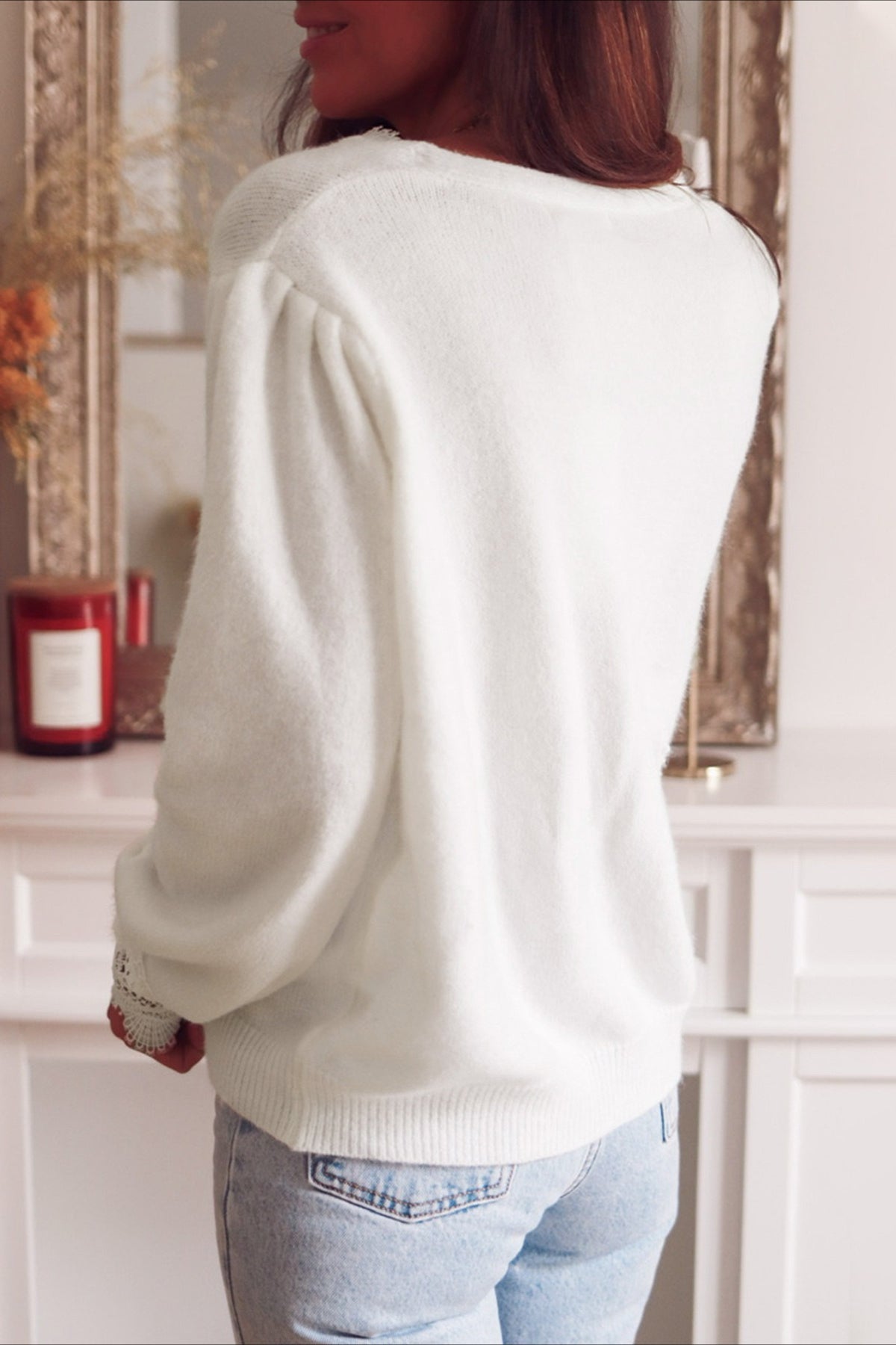 Well Tailored Cardigan with a Graceful Silhouette