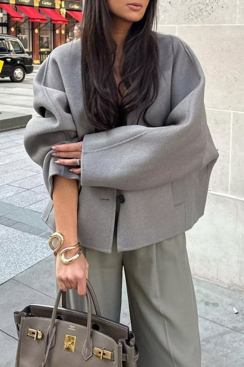 Well Tailored Cardigan with a Graceful Silhouette