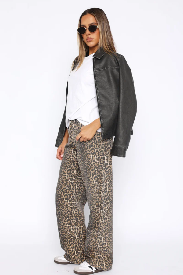 Effortlessly Elegant Garment with a Timeless Design