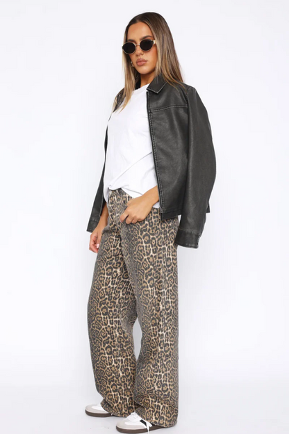 Effortlessly Elegant Garment with a Timeless Design