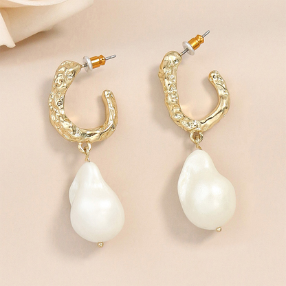 Effortlessly Elegant Garment with a Timeless Design