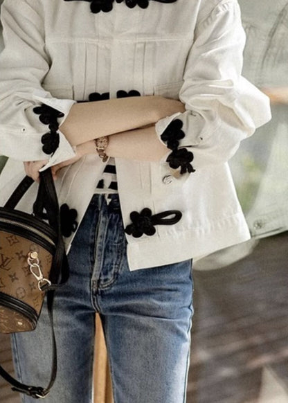 Well Tailored Jacket with a Graceful Silhouette