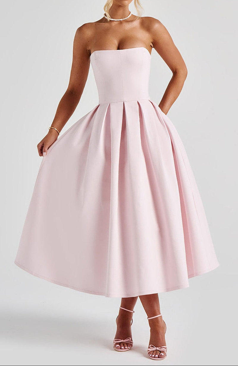 Effortlessly Elegant Dress with a Timeless Design