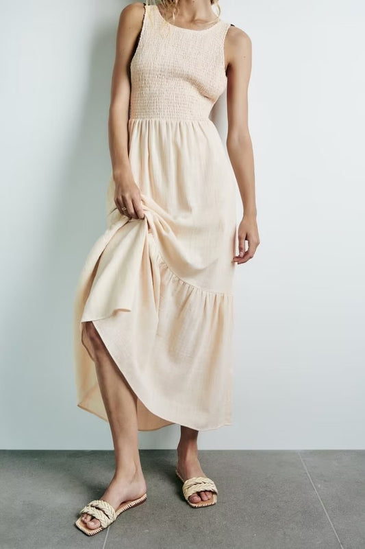 Beautifully Finished Dress in a Timeless Design