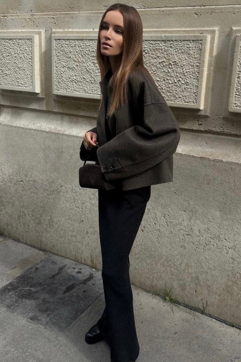 Well Tailored Jacket with a Graceful Silhouette