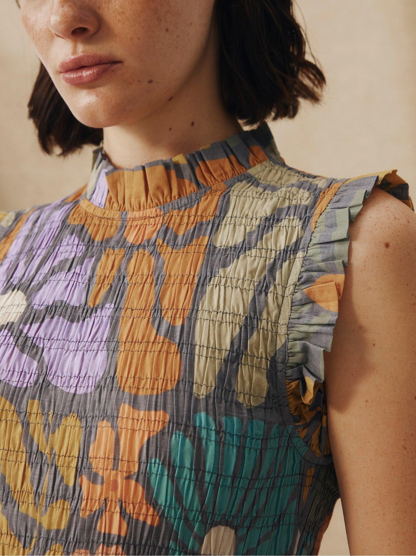 Well Tailored Dress with a Graceful Silhouette