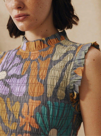 Well Tailored Dress with a Graceful Silhouette
