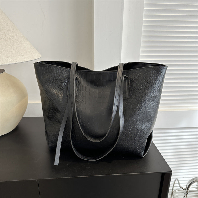 Sophisticated Bag with a Clean Classic Look