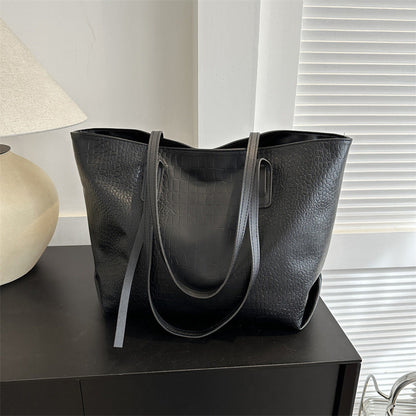 Sophisticated Bag with a Clean Classic Look