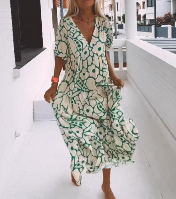 Effortlessly Elegant Dress with a Timeless Design