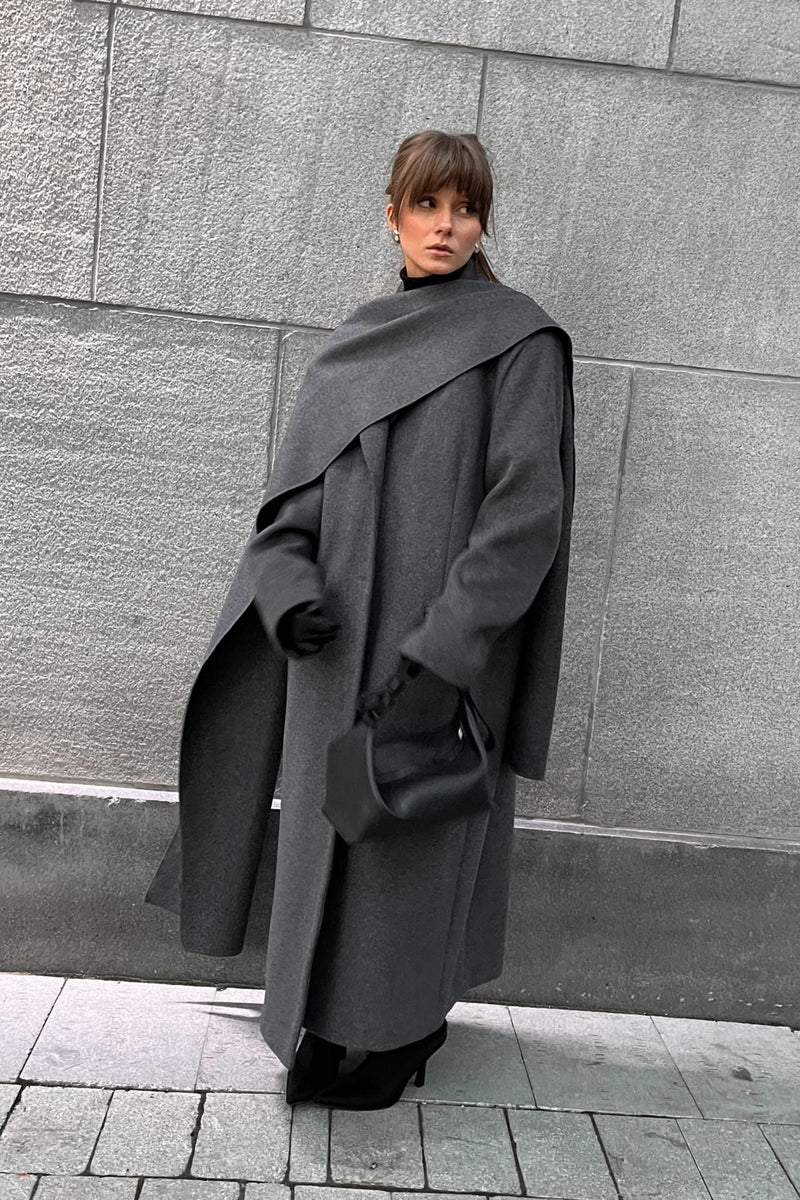 Well Tailored Coat with a Graceful Silhouette