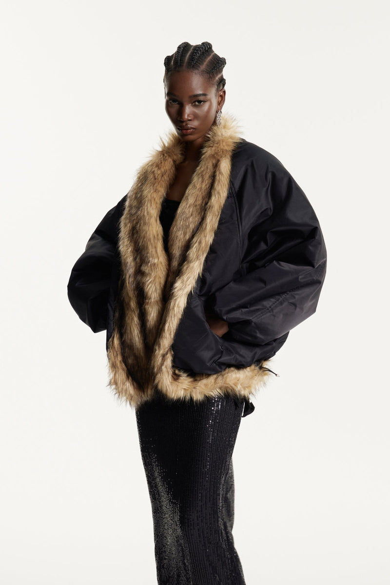 Effortlessly Elegant Jacket with a Timeless Design