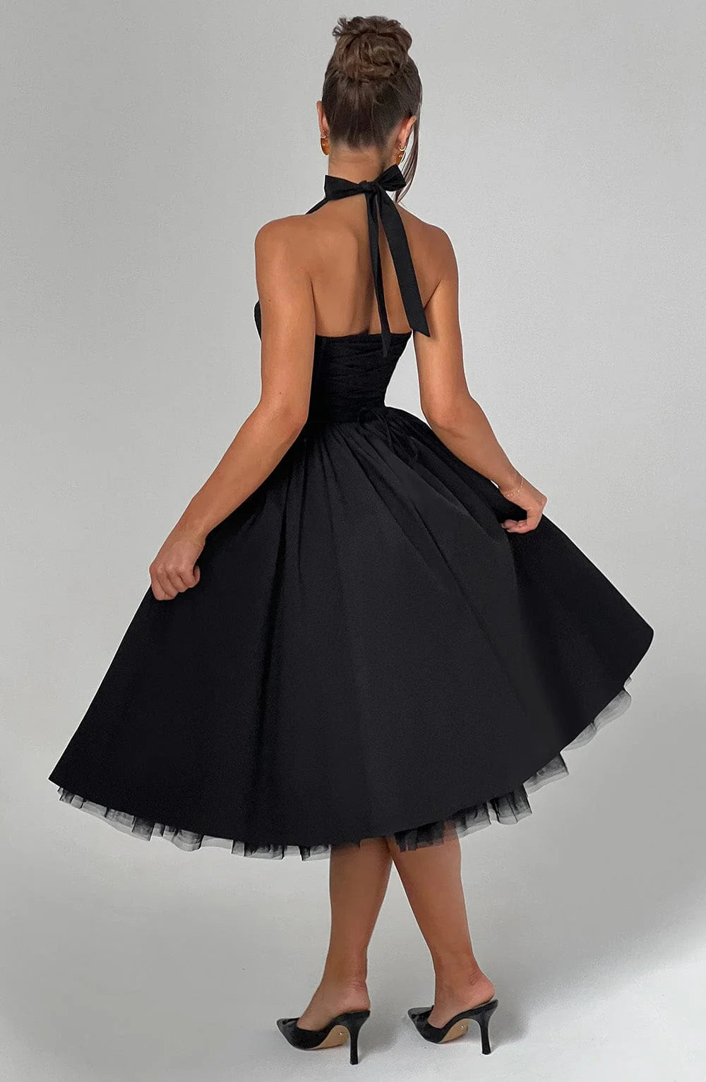 Effortlessly Elegant Dress with a Timeless Design