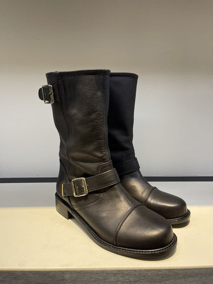 Beautifully Finished Boots in a Timeless Design