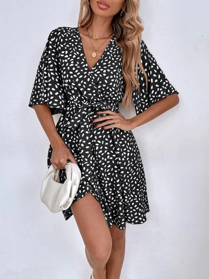Effortlessly Elegant Dress with a Timeless Design