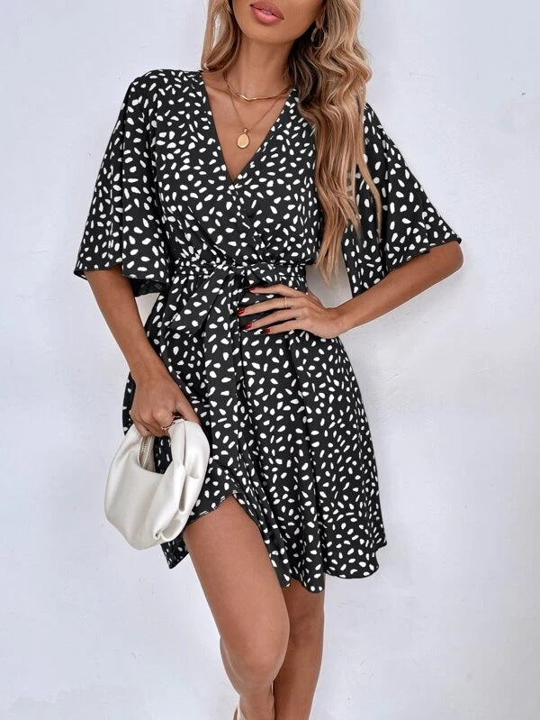 Effortlessly Elegant Dress with a Timeless Design