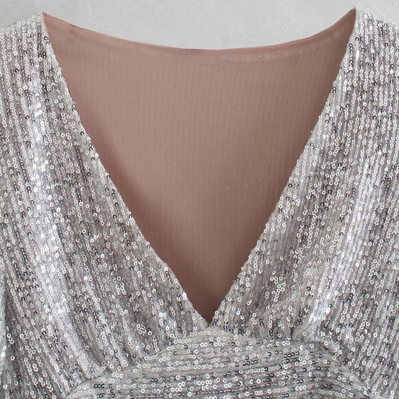 Well Tailored Top with a Graceful Silhouette