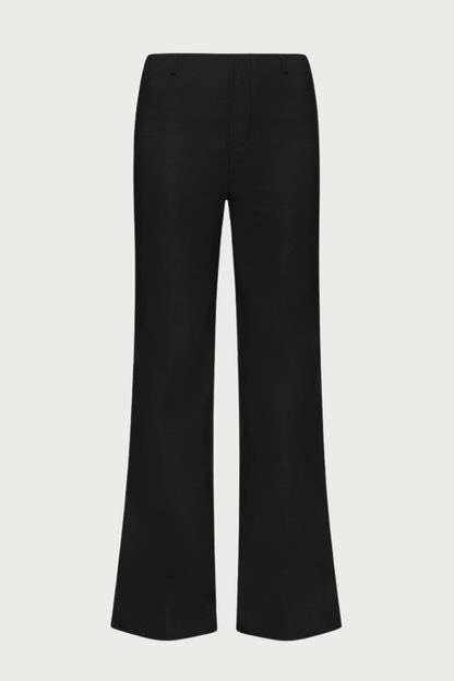 Well Tailored Top with a Graceful Silhouette