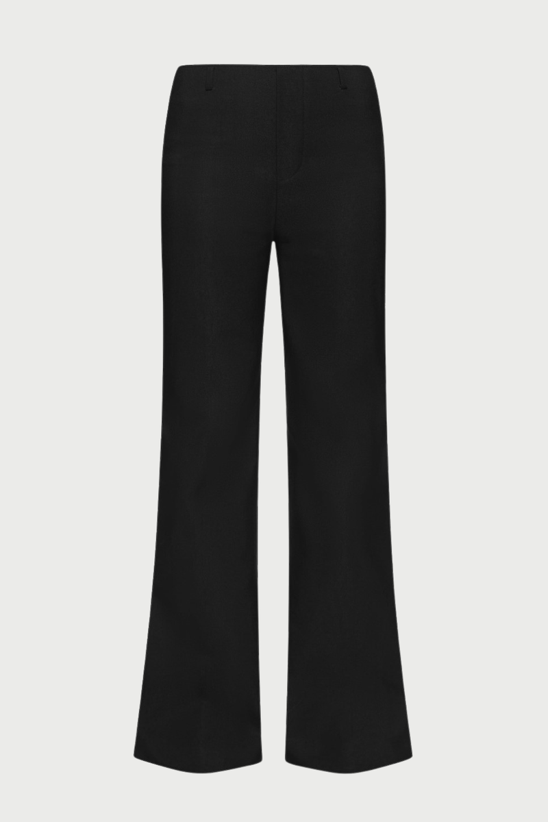 Well Tailored Top with a Graceful Silhouette