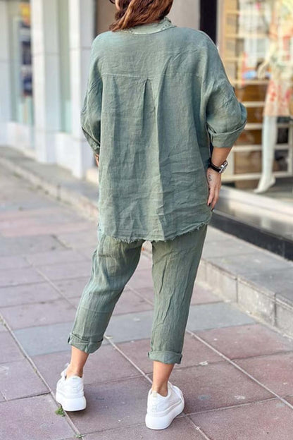 Effortlessly Elegant Pants with a Timeless Design