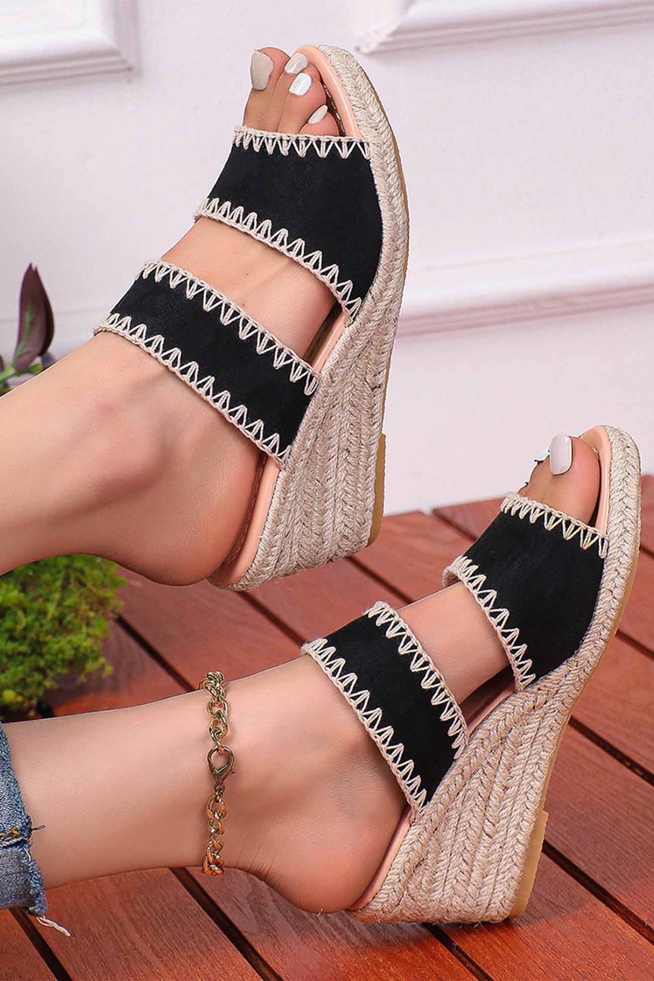 Classic Vintage Sandals with a Flattering Fit
