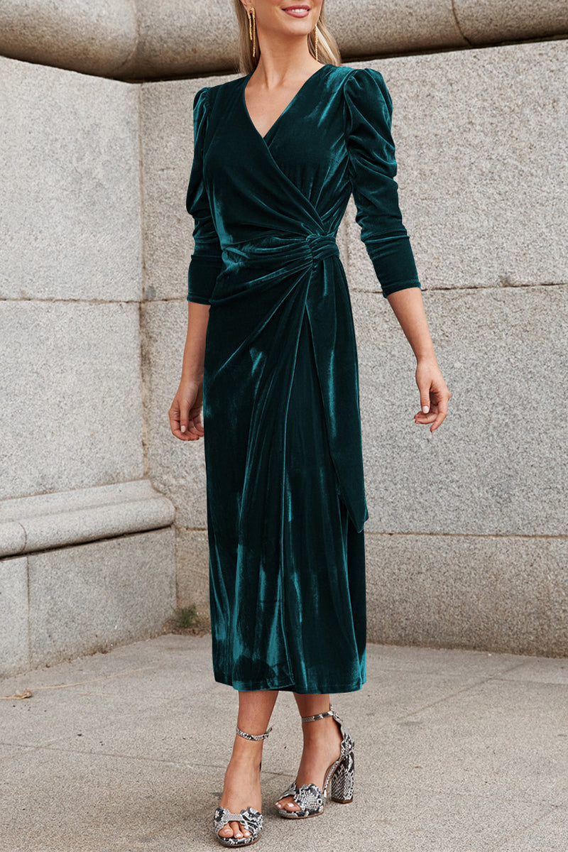 Beautifully Finished Dress in a Timeless Design