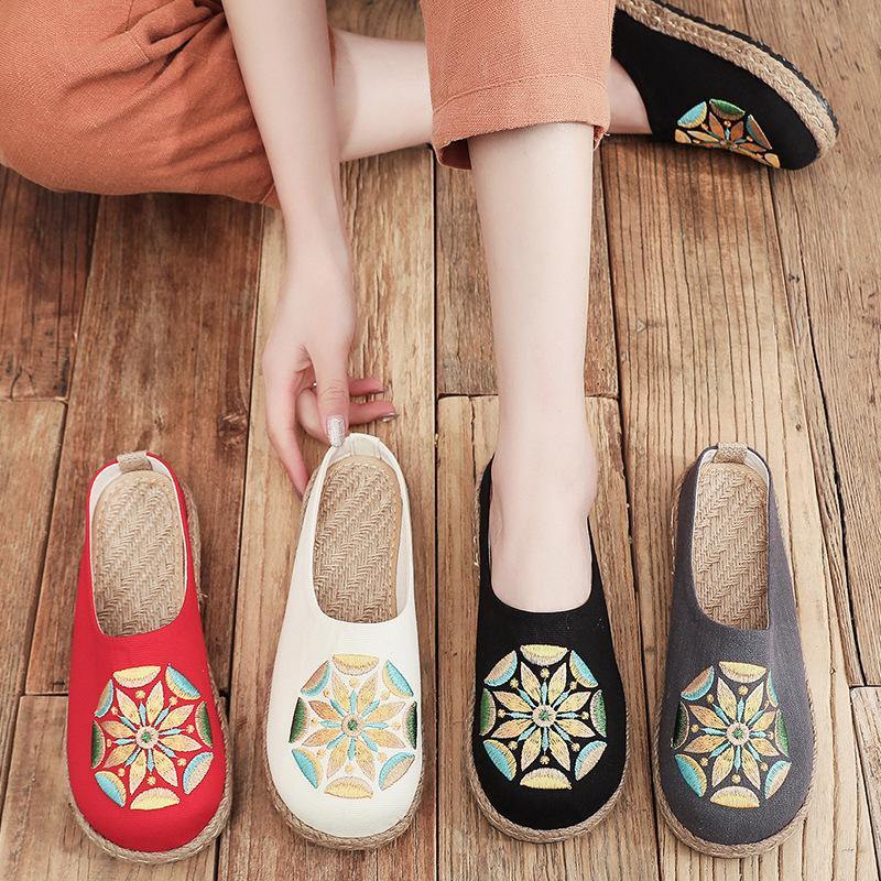 Effortlessly Elegant Shoes with a Timeless Design