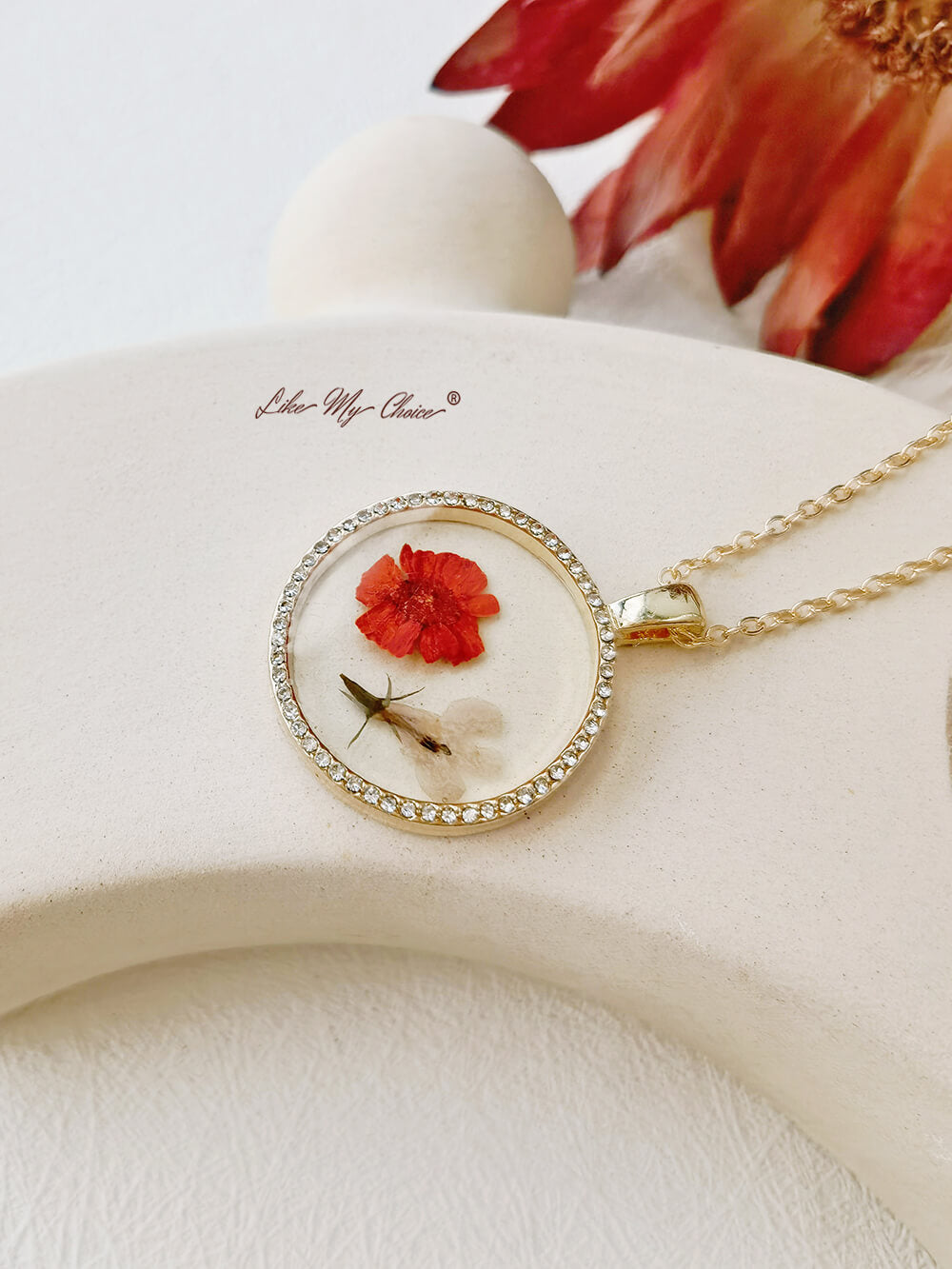 Beautifully Finished Garment in a Timeless Design