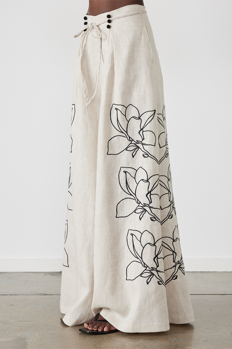 Gracefully Styled Garment for Any Occasion