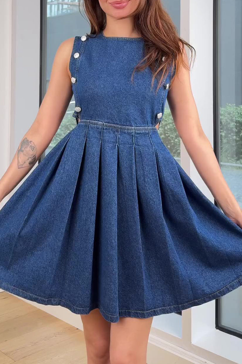 Beautifully Crafted Dress in a Classic Style