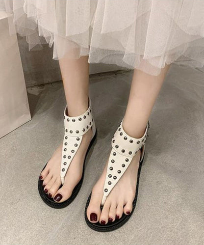 Effortlessly Elegant Sandals with a Timeless Design
