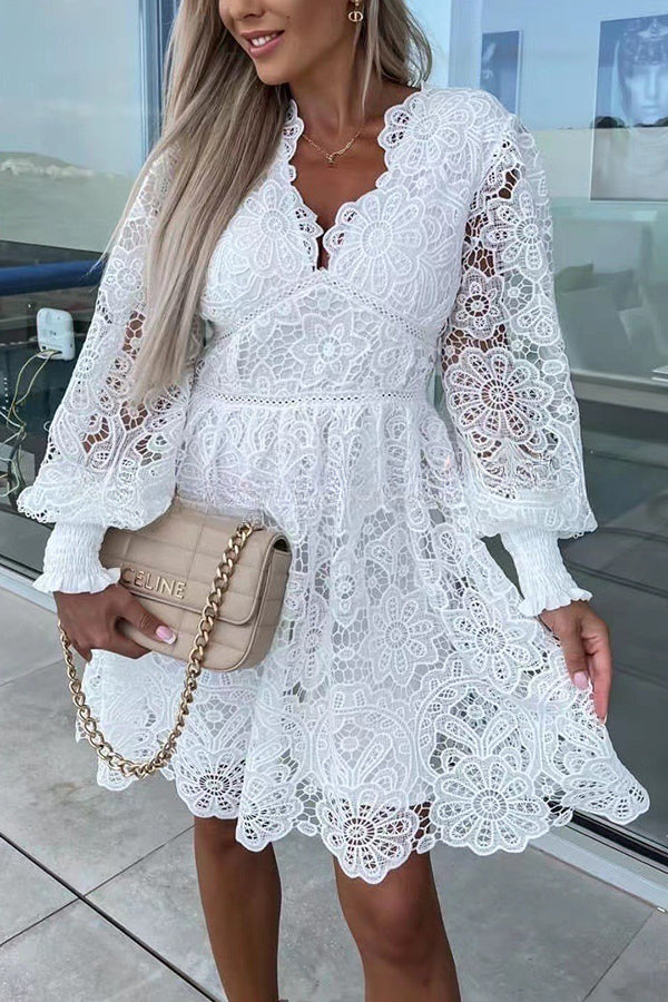 Beautifully Finished Dress in a Timeless Design