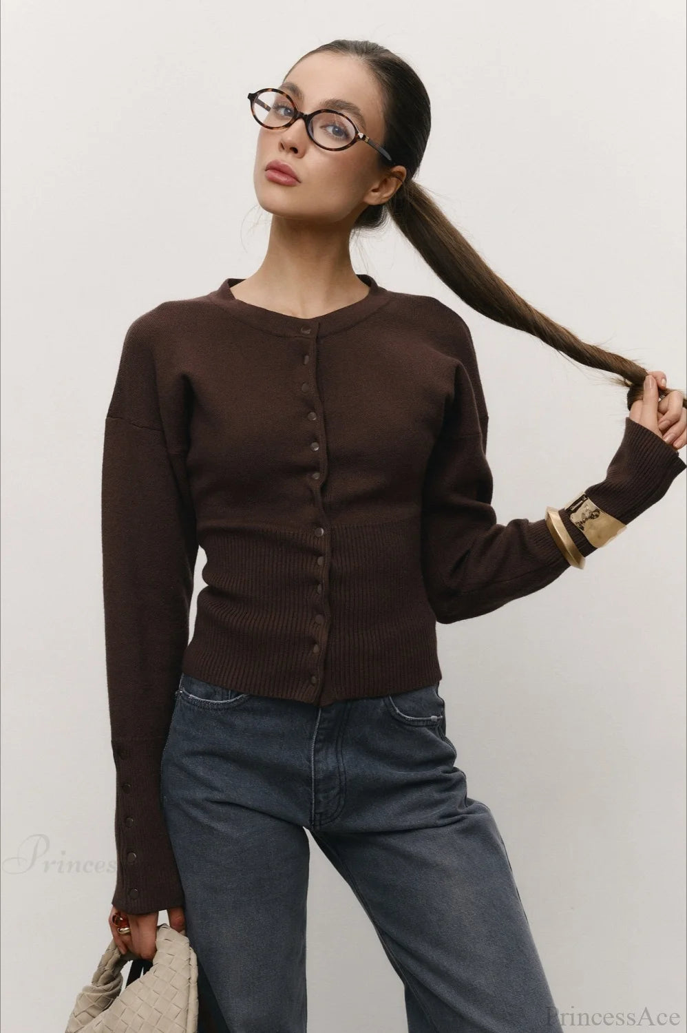 Effortlessly Elegant Cardigan with a Timeless Design