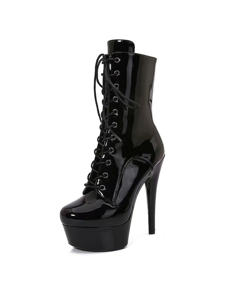 Well Tailored Boots with a Graceful Silhouette