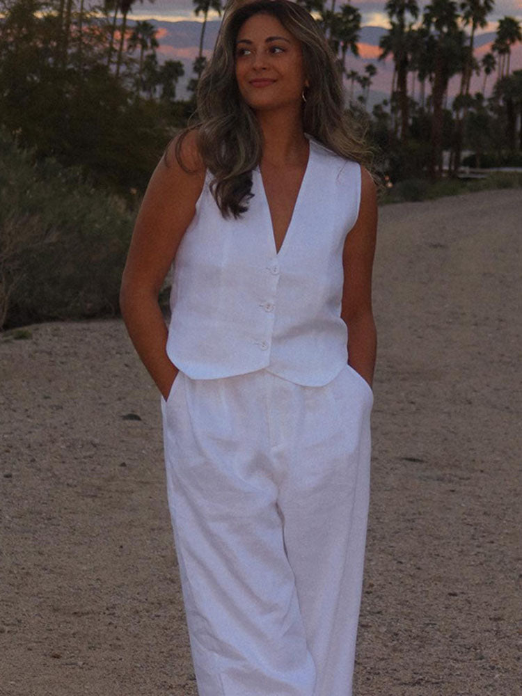 Effortlessly Elegant Pants with a Timeless Design