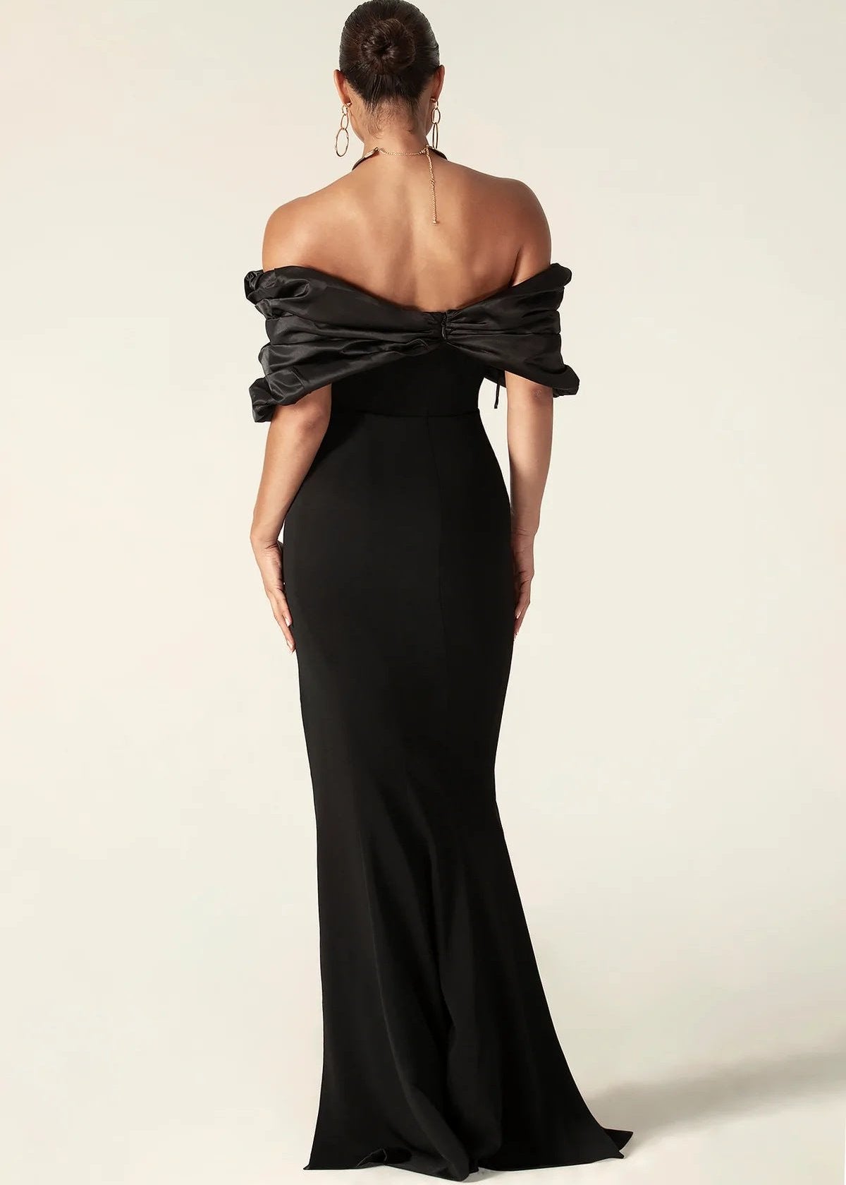 Effortlessly Elegant Garment with a Timeless Design