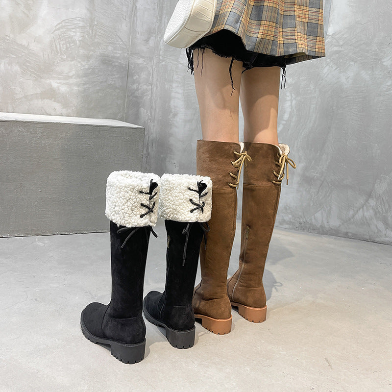 Effortlessly Elegant Boots with a Timeless Design