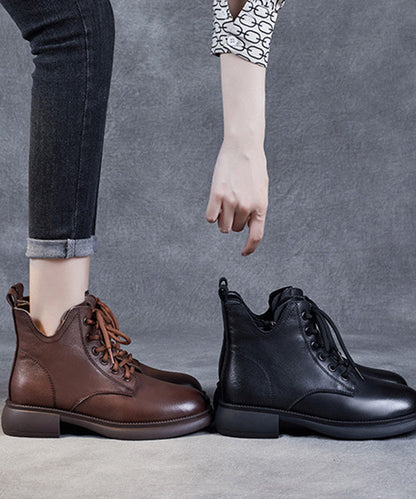Effortlessly Elegant Boots with a Timeless Design