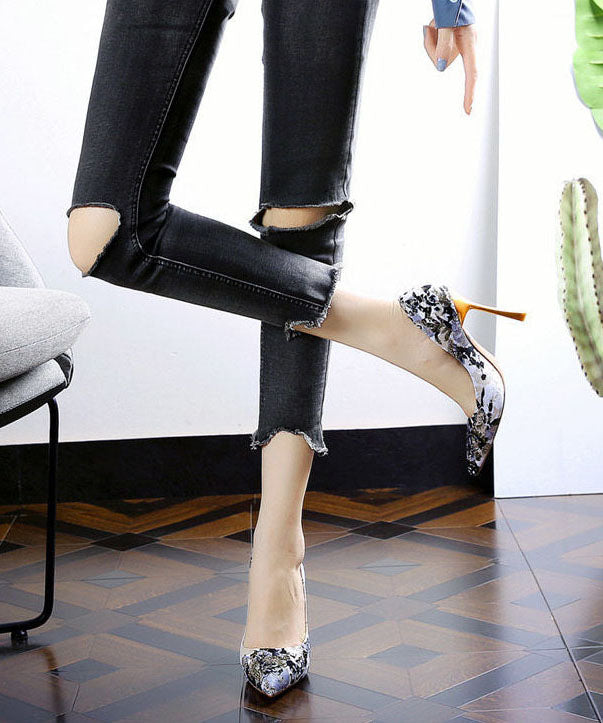 Effortlessly Elegant Heels with a Timeless Design