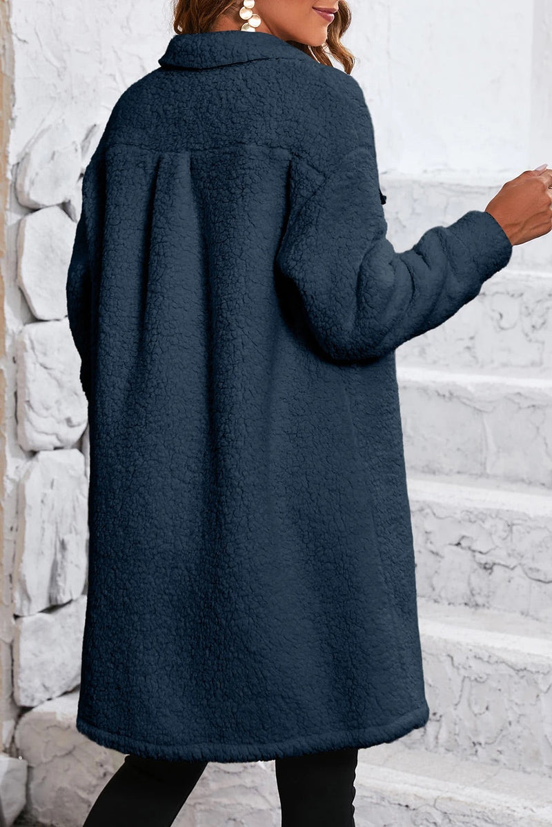 Well Tailored Coat with a Graceful Silhouette