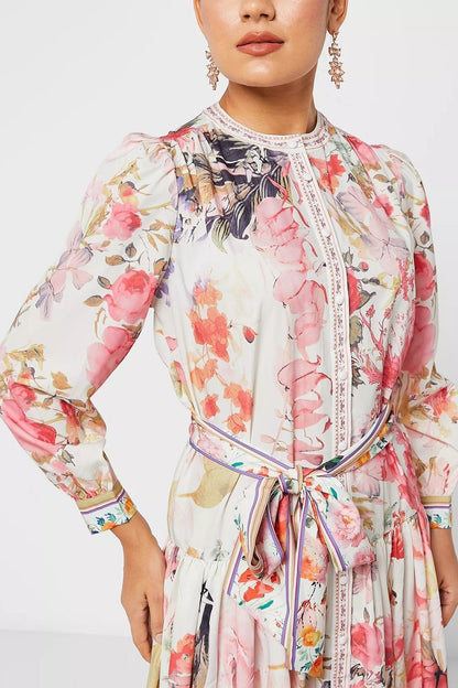 Beautifully Finished Dress in a Timeless Design