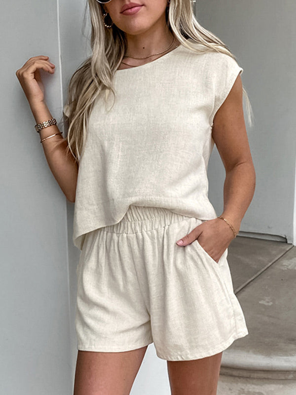 Well Tailored Top with a Graceful Silhouette